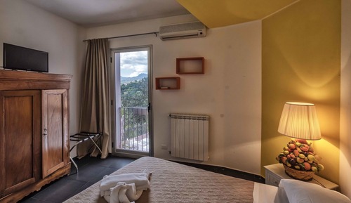 Standard Double Room (Private External Bathroom)