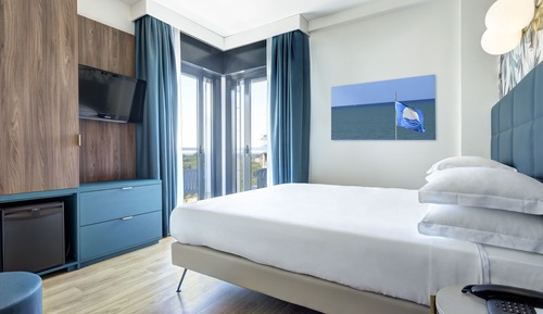 Standard Double Room, 1 Queen Bed, Partial Sea View (Lettino da spiaggia incluso)