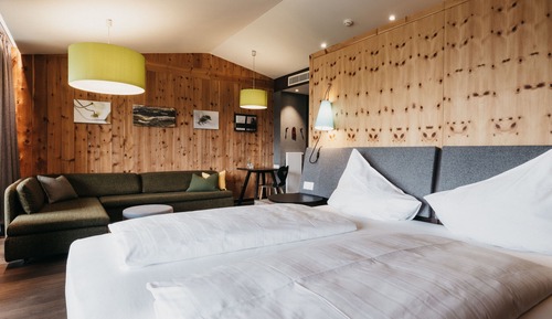 Signature Suite (Holzius)