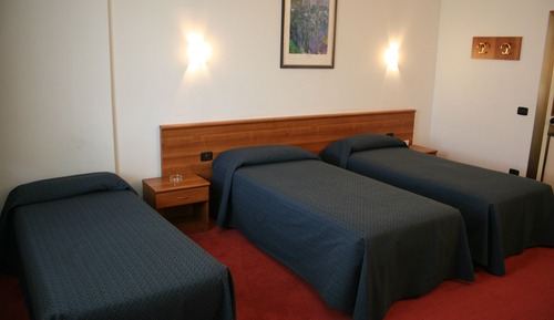 Triple Room (single beds)