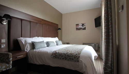 Suite (Plus up to 1 person with Single Chair Bed at additional cost of £10 per night)