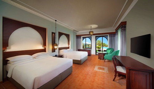 Family Room, 2 Queen Beds, Pool View