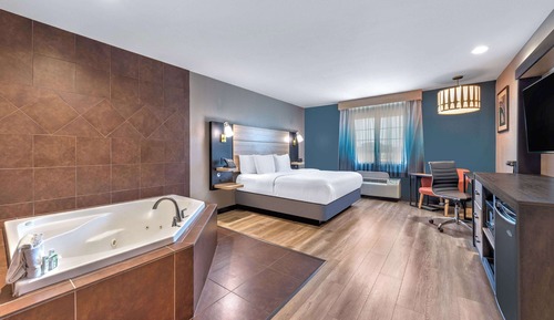 Deluxe Suite, 1 King Bed, Non Smoking