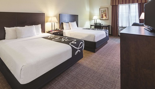 Room, 2 Queen Beds, Accessible, Non Smoking (Mobility/Hearing, Tub w/ Grab Bars)