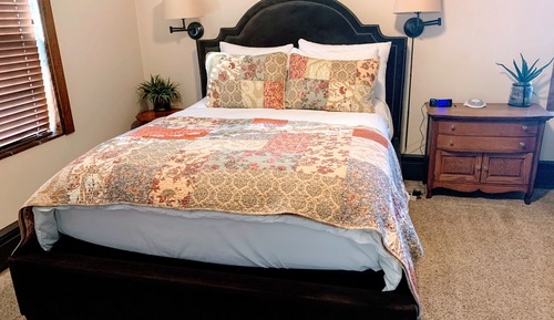 Standard Room, 1 Queen Bed (Room 205)