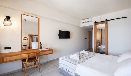 Standard Double or Twin Room, Partial Sea View