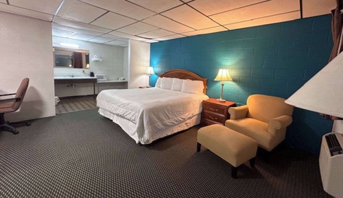 Standard Room, 1 King Bed, Non Smoking