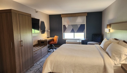 Standard Room, 1 King Bed (LEISURE)