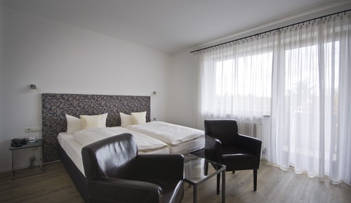 Comfort Room, Balcony