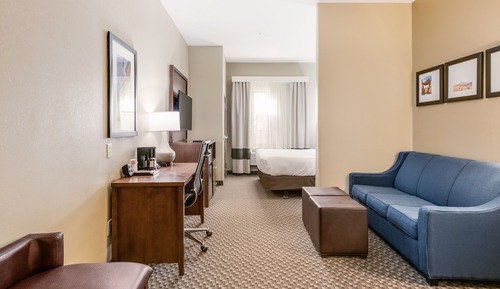 Suite, 1 King Bed, Non Smoking