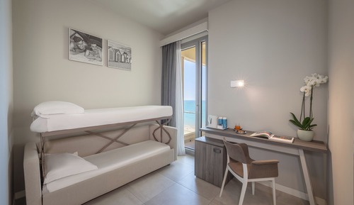 Executive Quadruple Room, Partial Sea View