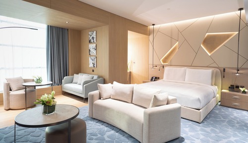 Junior Suite, 1 King Bed, City View