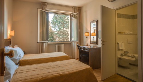 Standard Room, 1 Double or 2 Twin Beds