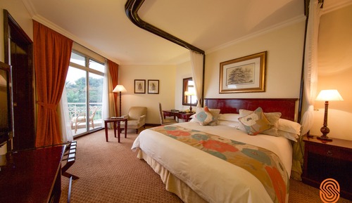Junior Suite, 1 King Bed, Lake View