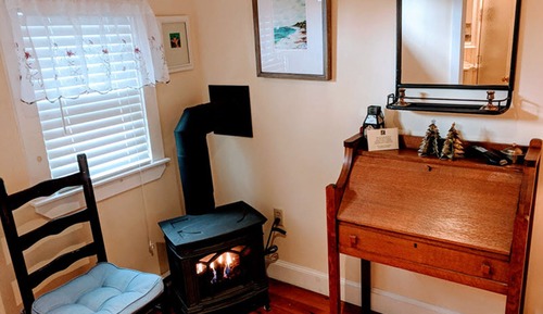 Comfort Room, 1 Queen Bed, Private Bathroom, Garden Area