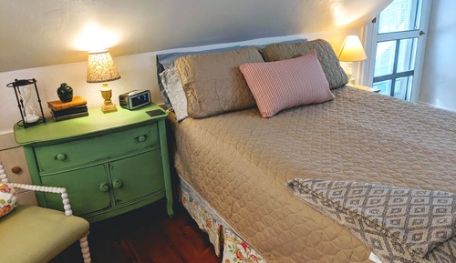 Comfort Room, 1 Queen Bed, Private Bathroom
