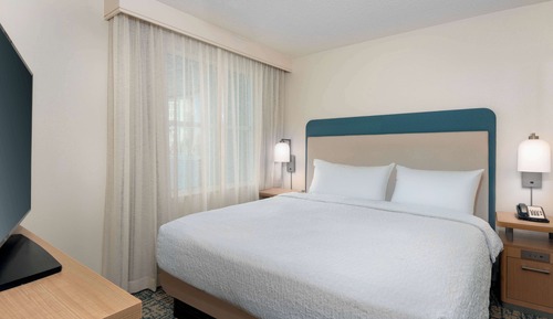 One King Bed, Non-Smoking, Accessible