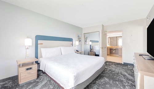 Suite, 1 King Bed, Accessible, Bathtub (Mobility & Hearing)