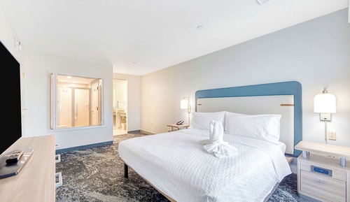 Suite, 1 King Bed, Accessible (Hearing)