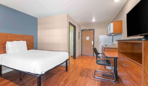 Deluxe Studio, Non Smoking, Refrigerator & Microwave