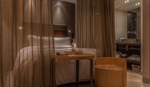 Double Room (Emotion)