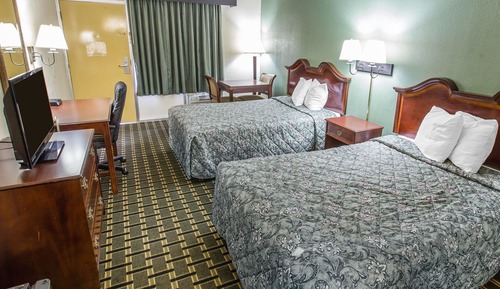 Room, 2 Queen Beds, Accessible, Smoking