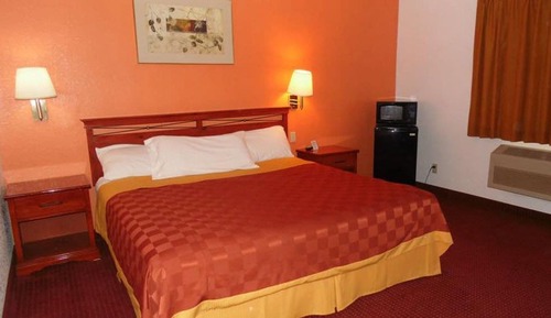 Standard Room, 1 King Bed