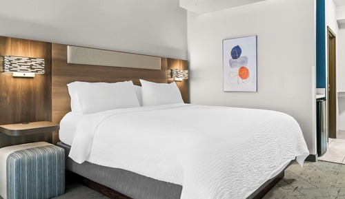 Standard Room, 1 King Bed, Accessible (Communications, Mobil, Roll-In Shower)