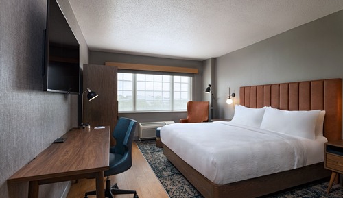 Deluxe Room, 1 King Bed (Mobility/Hearing Accessible, Tub)