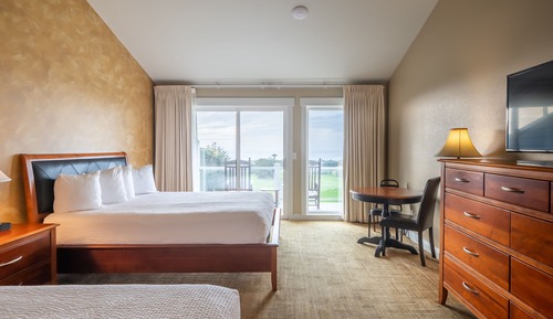 Deluxe Room, 2 Queen Beds, Ocean front Pet Friendly