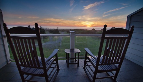 Deluxe Room, 1 King Bed, Oceanfront (Upper Level)