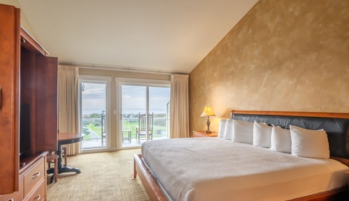 Deluxe Room, 1 King Bed, Oceanfront (Lower Level)