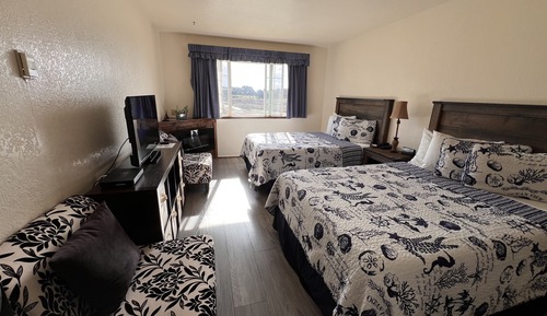 Room, 2 Double Beds, Partial Ocean View