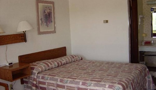 Standard Room, 1 Queen Bed