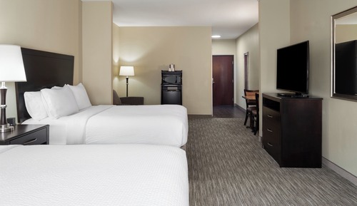 Suite, 2 Queen Beds, Microwave