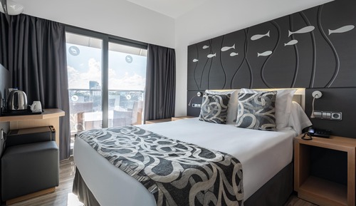 Single Room, Balcony