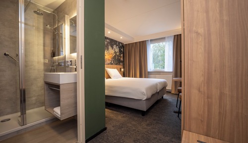 Deluxe Double Room (with Shower)