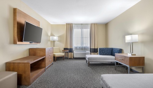 Suite, 1 King Bed, Accessible, Bathtub (Larger Room)
