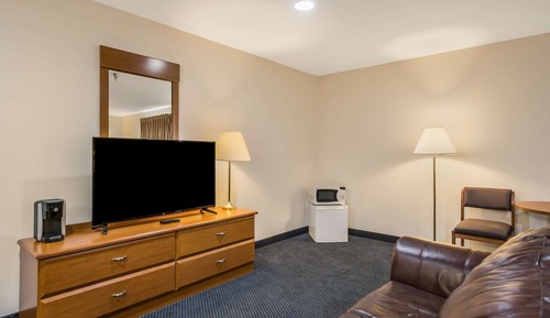 Suite, 1 King Bed, Accessible, Non Smoking