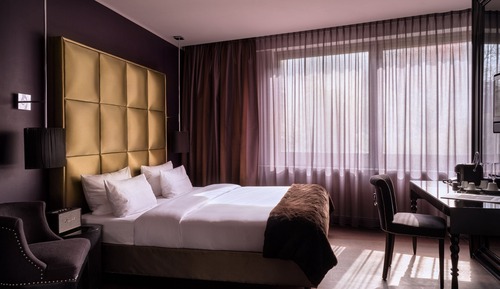 Room, 1 Queen Bed, Non Smoking, Courtyard View