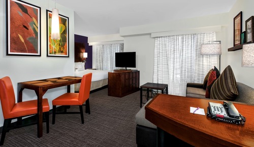 Studio, 1 King Bed with Sofa bed (Mobility/Hearing Accessible, Tub)