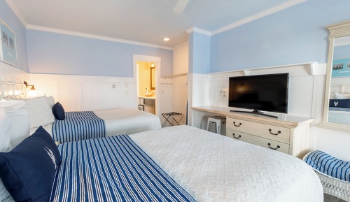 Classic Room, 2 Double Beds, Poolside