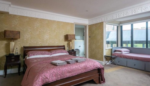 Feature Room - Family