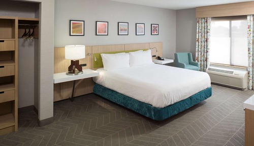 One Bedroom Suite, One King Bed, River View