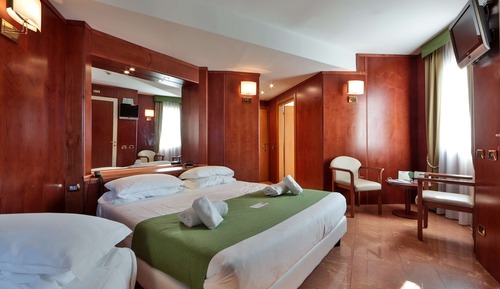 Comfort Room, Multiple Beds