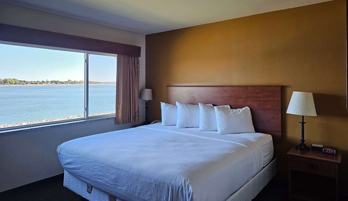 Suite, 1 King Bed, Non Smoking (One-Bedroom, River View)