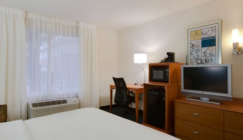 Room, 1 King Bed (Mobility/Hearing Access, Roll-In Shwr)