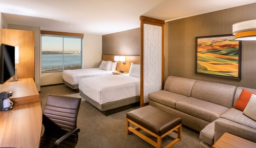 Room (2 Queenbed & 1 Sofabed, High Floor)