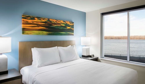 River View Studio Kitchen King Bed (Plus Sofa Bed)