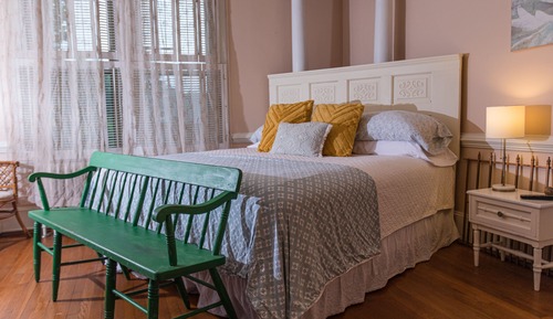 Deluxe Studio Suite, 1 King Bed, Non Smoking, Private Bathroom